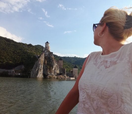 GLEDANJE U ČAJ : Grad, aždaja i remetači Utopije